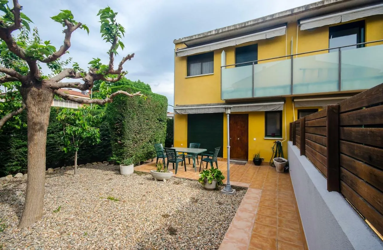Hotel Casa Con Piscina Y Parking En Girona