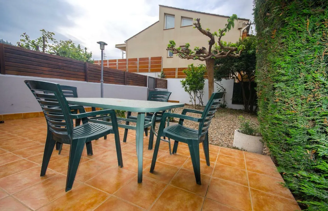 Casa de Férias Casa Con Piscina Y Parking En Girona Hotel