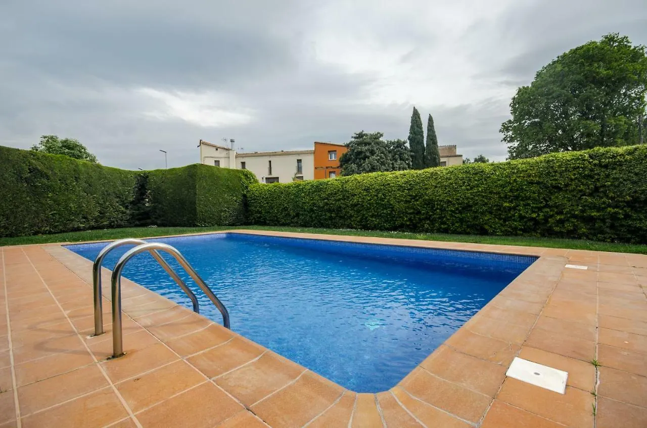 Casa de Férias Casa Con Piscina Y Parking En Girona Hotel
