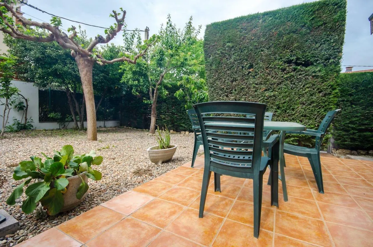 Casa de Férias Casa Con Piscina Y Parking En Girona Hotel